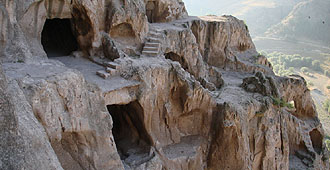 Felsenkloster Wartsia in der Mtkvari-Schlucht