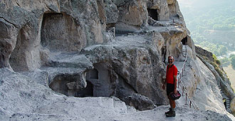 Höhlengemächer und Terrassen in Wardsia