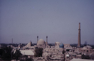 Blick vom Ali Qapu zur Freitagsmoschee in Isfahan