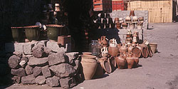 Töpferware auf dem Markt in Kayseri