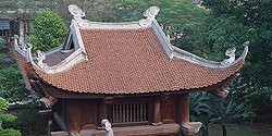 Dach des Gong-Anbaus am Thái Học Platz