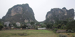 Berge am Hộ Chí Minh Highway bei Cẩm Thủy