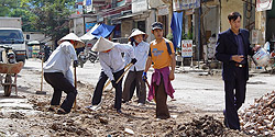 Strassenbauarbeiten in der Stadt Mộc Châu