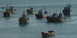 Fischerboote im Hafen von Mũi Nè